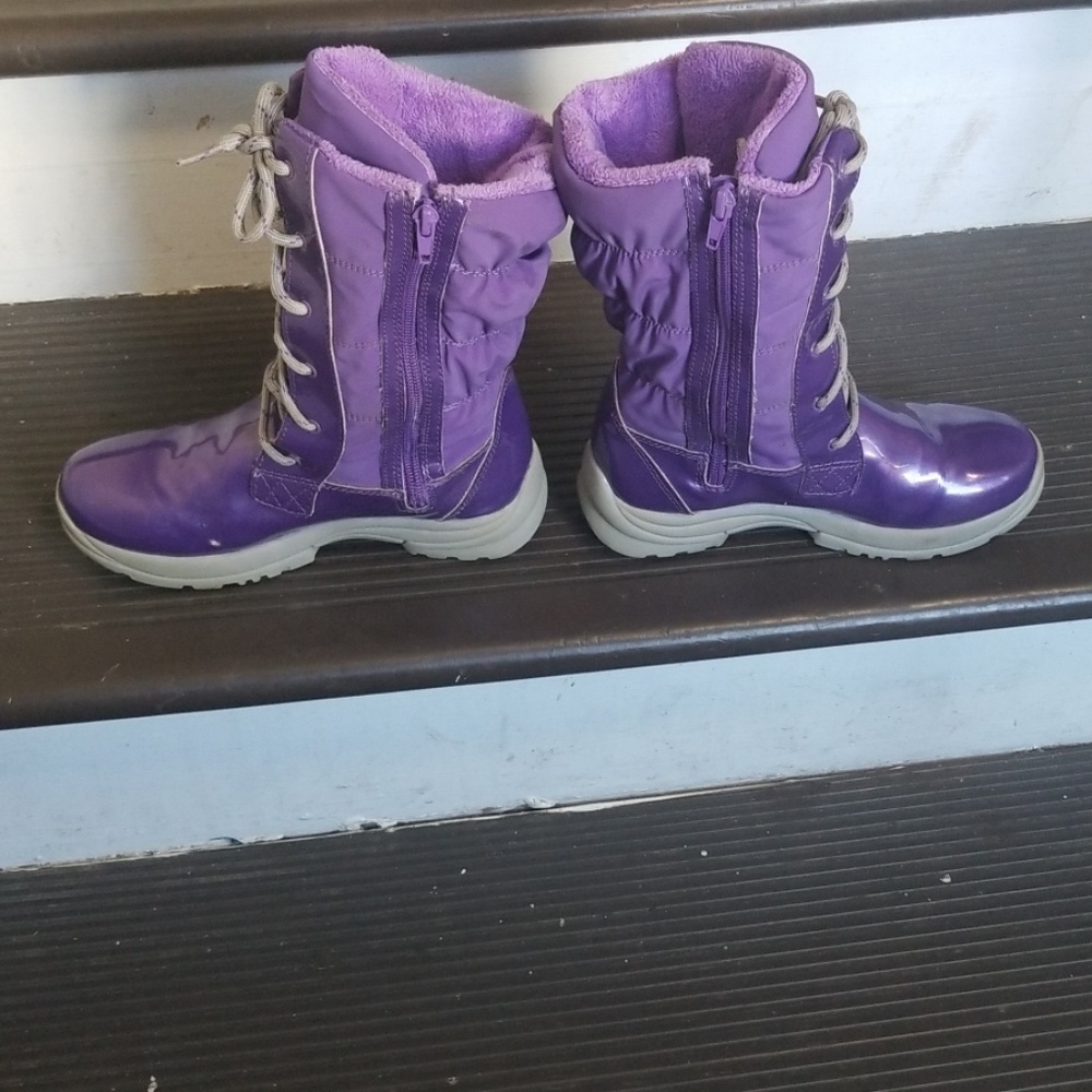 Shoe - Picture 2 of 5